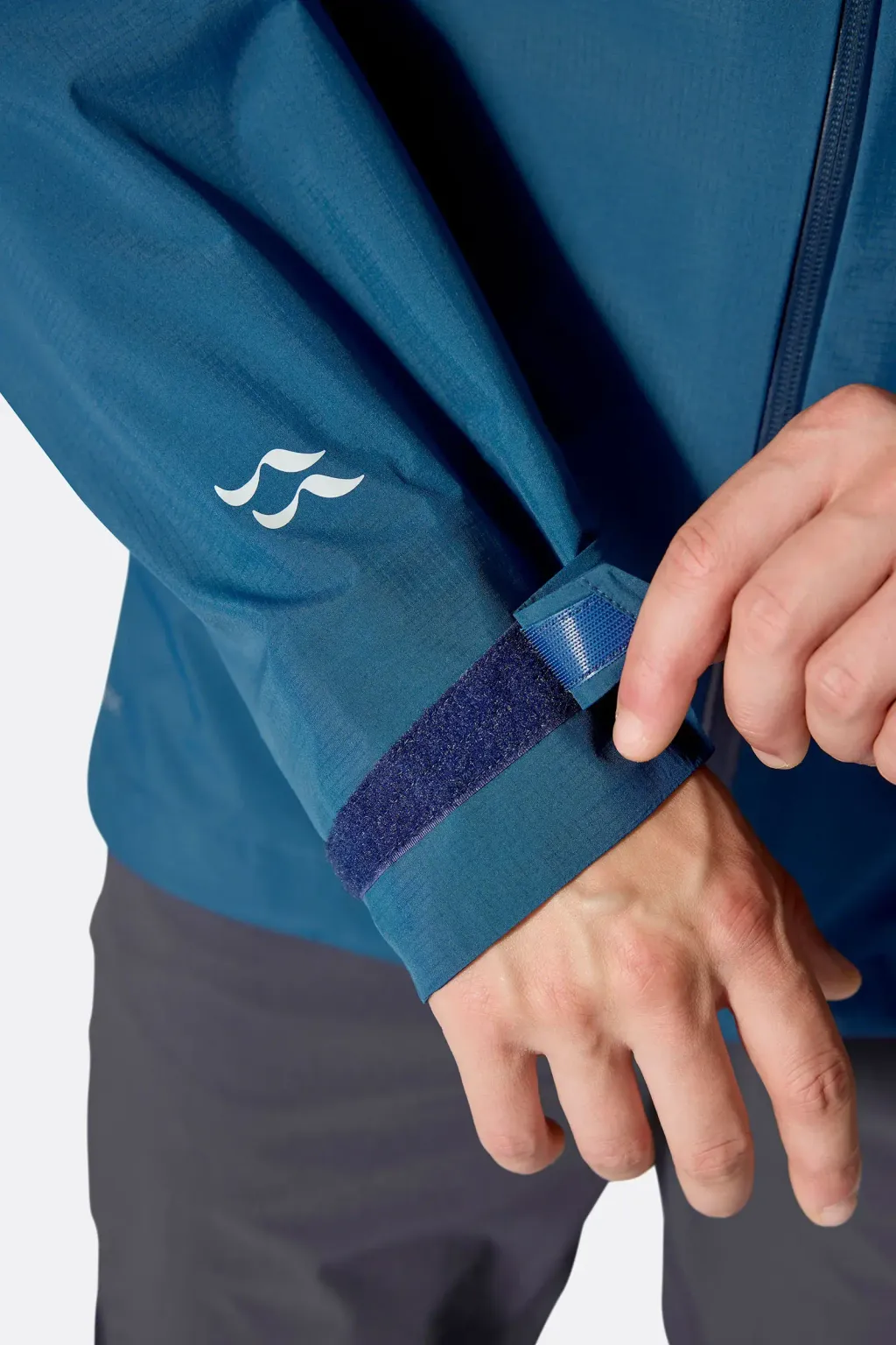 downpour_mountain_jacket_tempestblue_qwi_11_tmb_model_22220