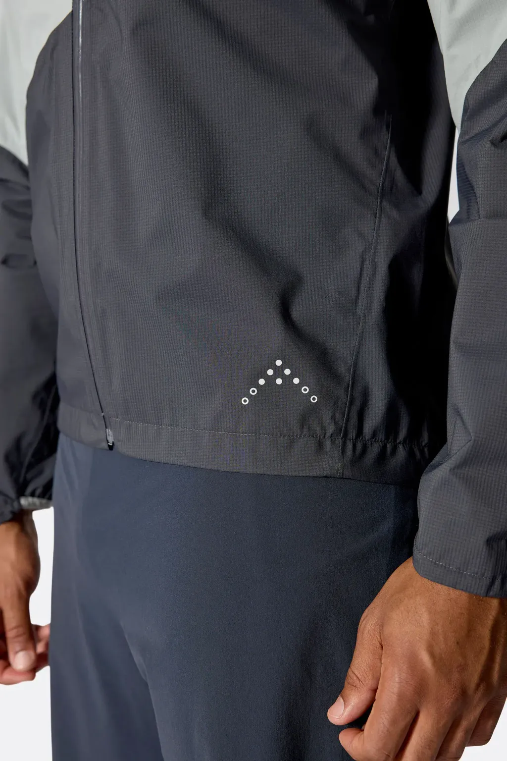 downpour_trail_ligth_jacket_lightzinc_anthracite_qwi_18_lza_model_16746