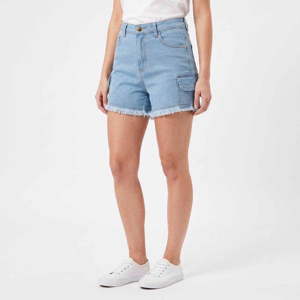 Woman_wearing_skirt_and_footwear_202607132001 (1)