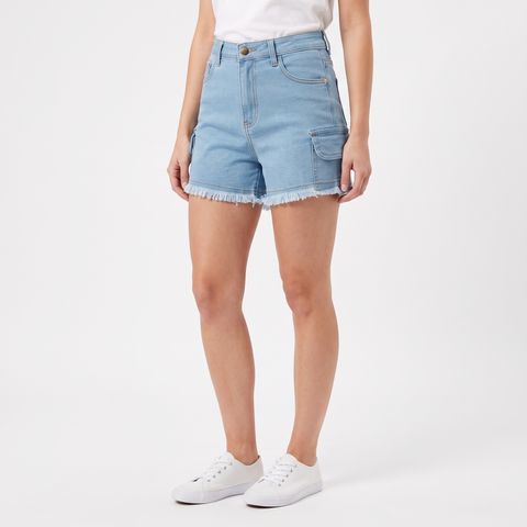 Woman_wearing_skirt_and_footwear_202607132001 (1)