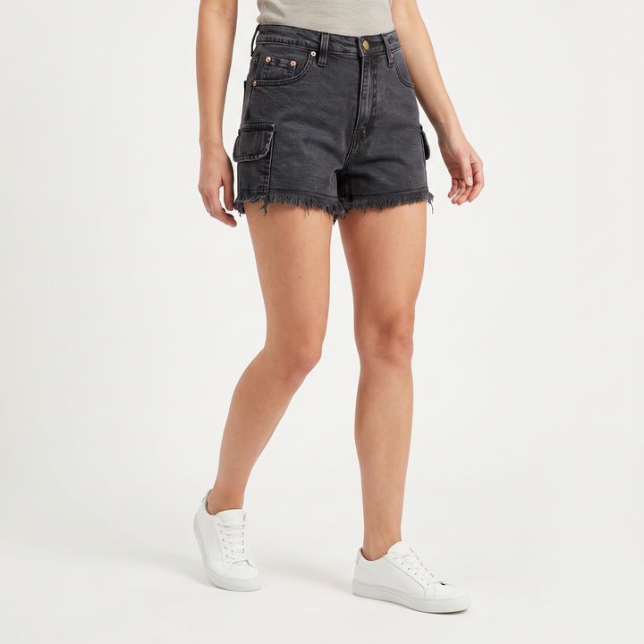 Woman_wearing_skirt_and_footwear_202607132005