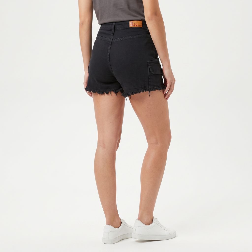 Woman_wearing_skirt_and_footwear_202607132008 (2)