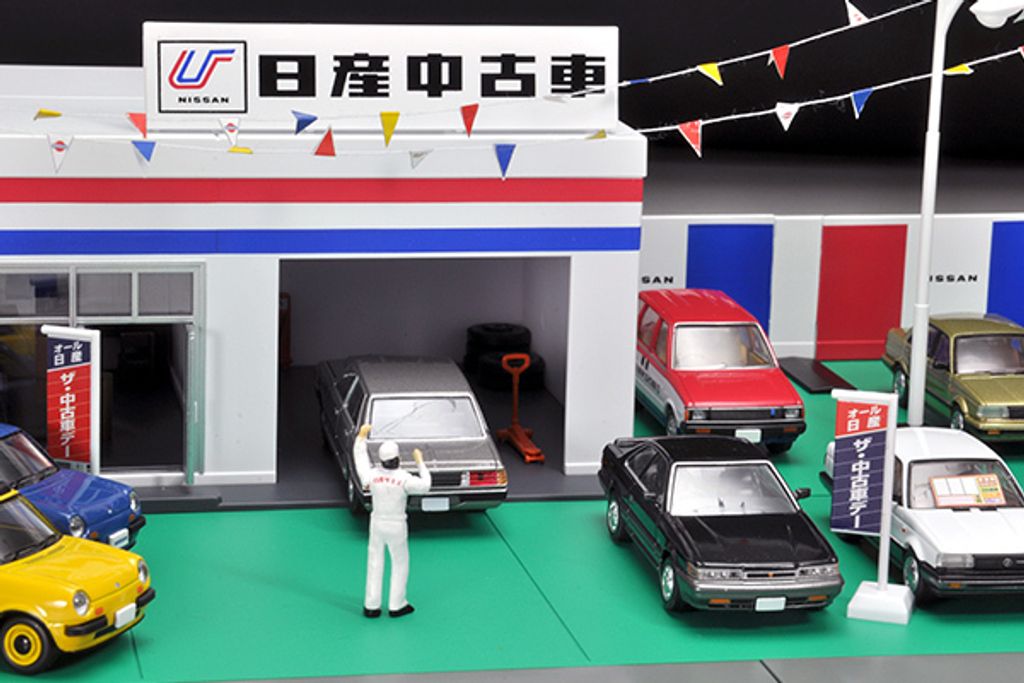 Tomica Rama Vintage 04d Used car shop (Nissan used car)-05.jpeg