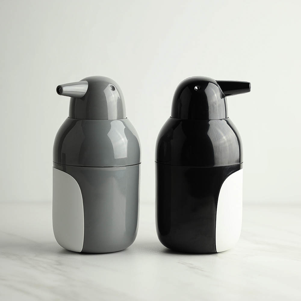QL10351-Penguin Soap Dispenser -Lifestyles 02.jpg