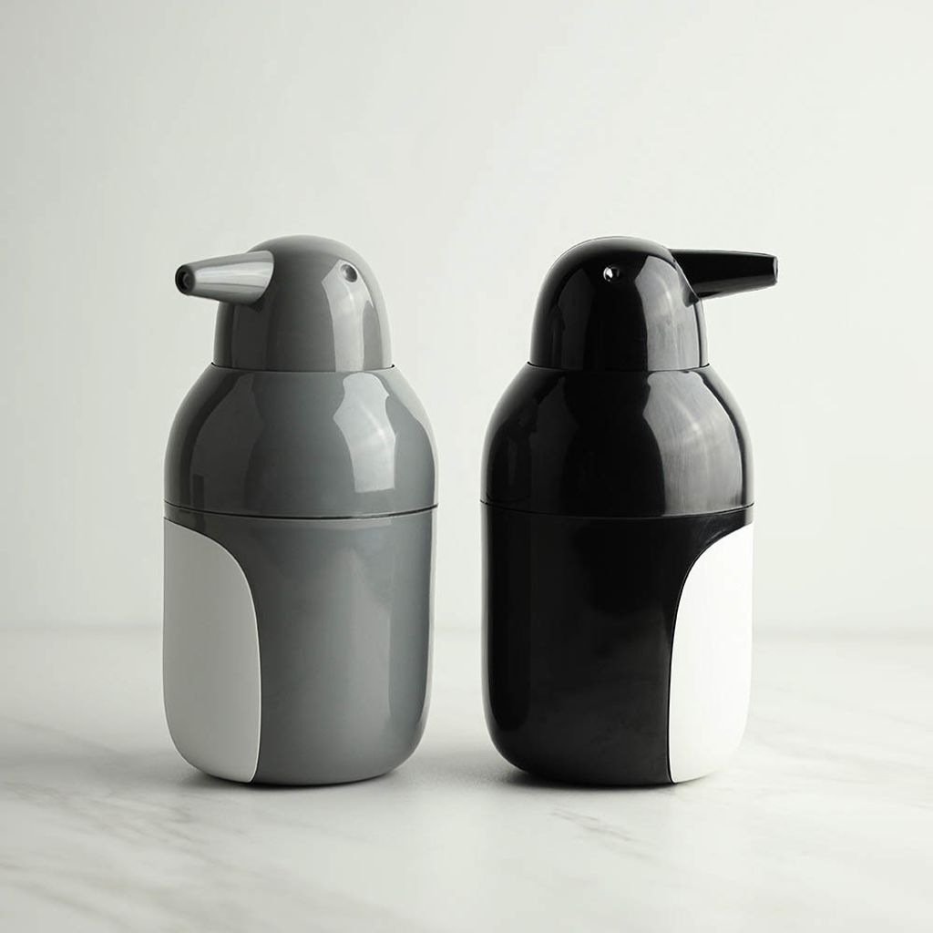 QL10351-Penguin Soap Dispenser -Lifestyles 02.jpg
