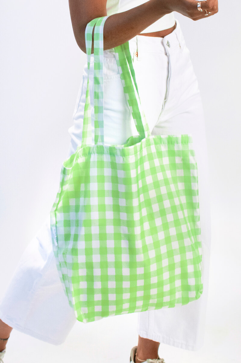 TOTE_LGgingham-closeup.jpg