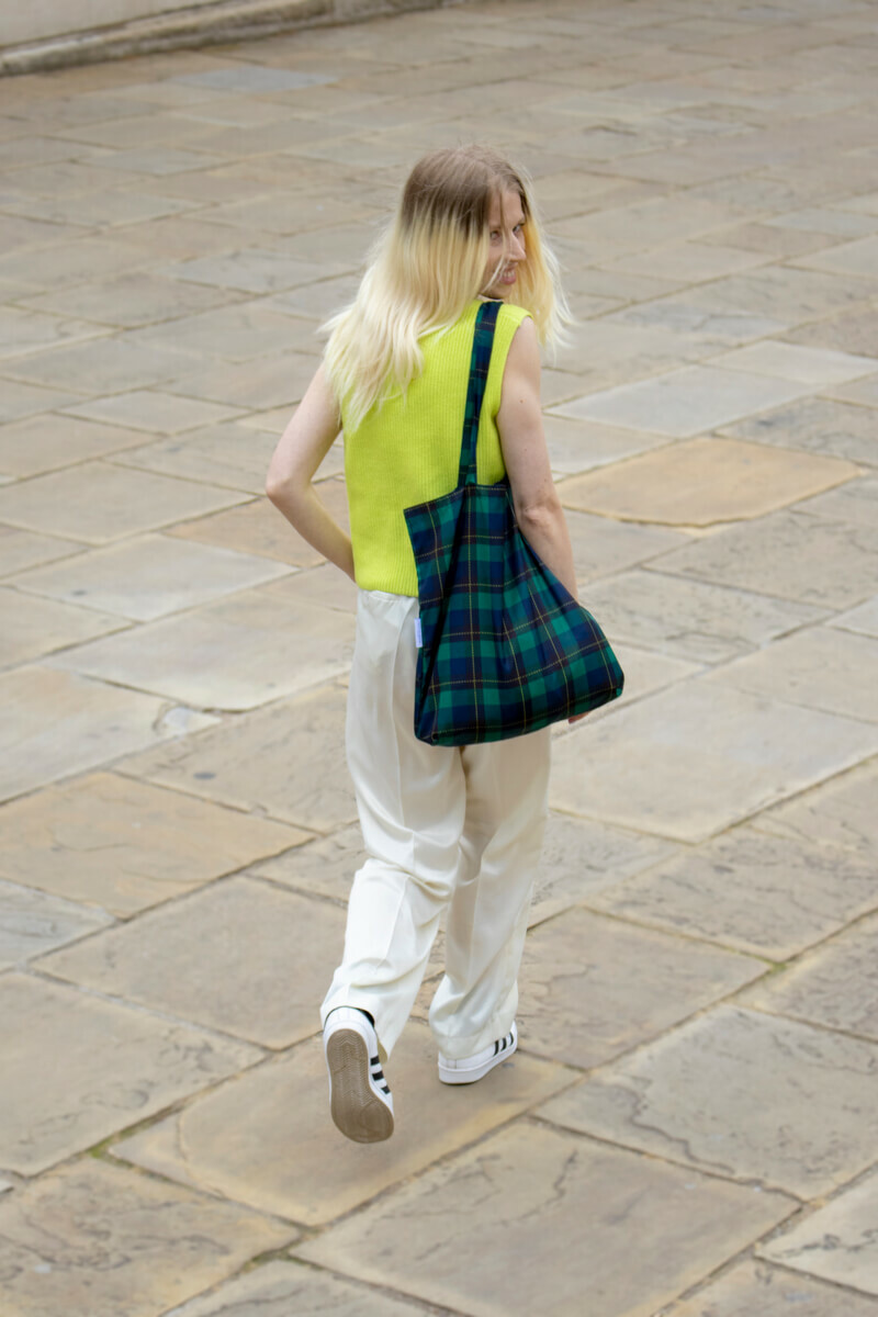 KB_LIFESTYLE_TOTE_Tartan-202106.jpg