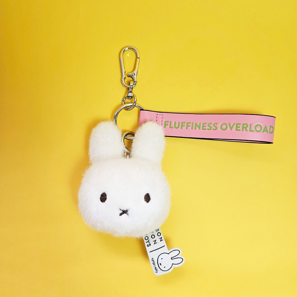 24205103-ECO Fuzzy Offwhite Bag Charm-1