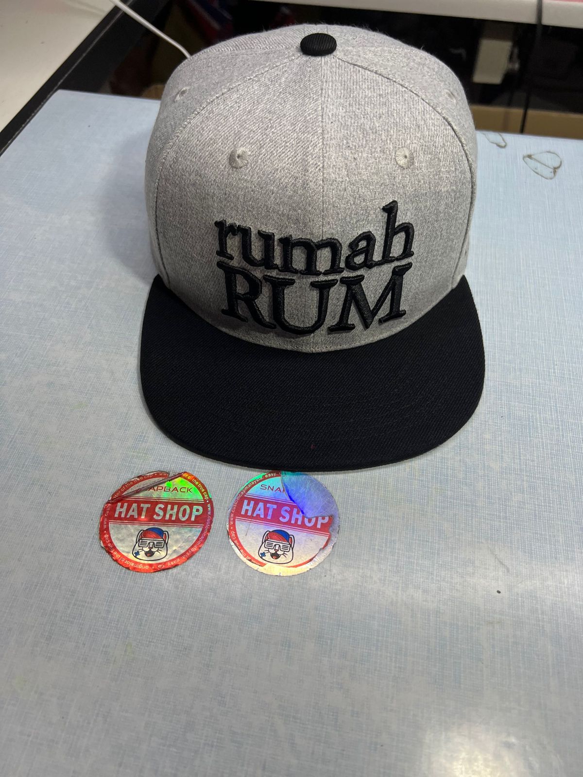 Custom snapback cap 
