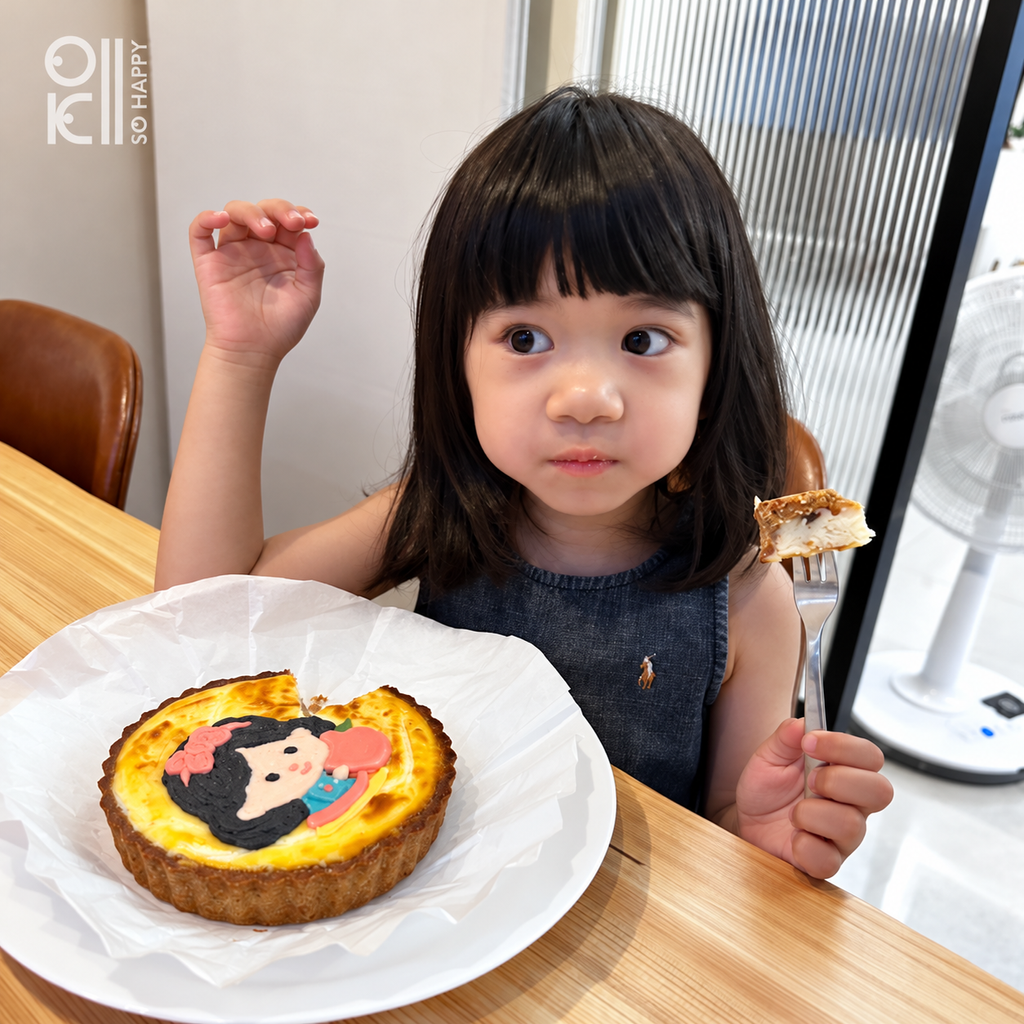 小女孩品嚐插畫蛋糕-11