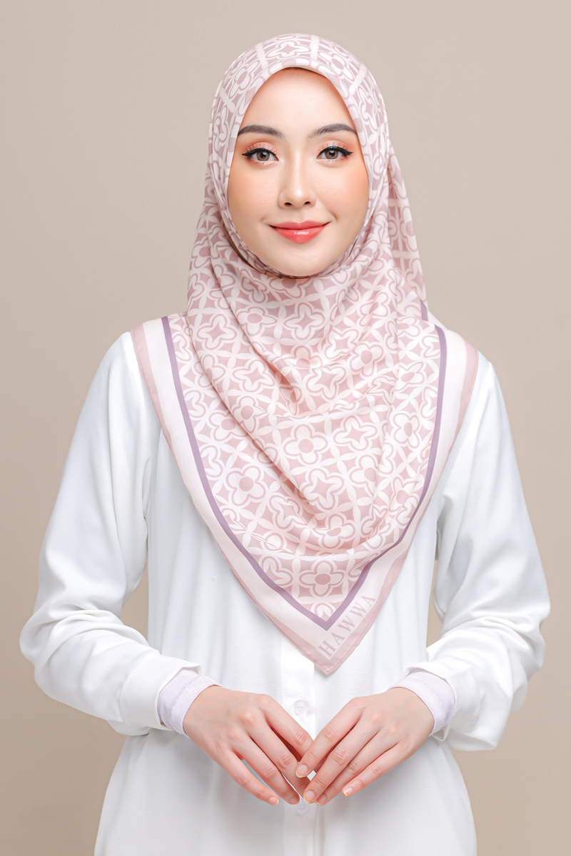 naelofar pleated shawl