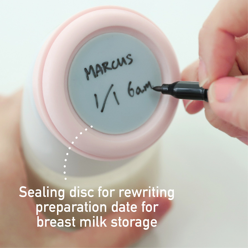 Silicone Angled Feeding Bottle _ Breast Pump-05.jpg