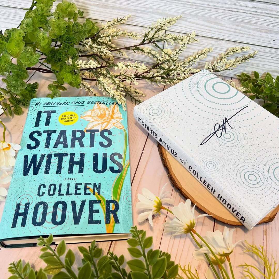 𝙱𝚘𝚘𝚔 𝙼𝚊𝚒𝚕Happy Sunday book friends! Look at this gorgeous hardcover collector’s edition of It Starts With Us that just came in the mail!This beautiful edition has a foil cover, the hardcover is emboss