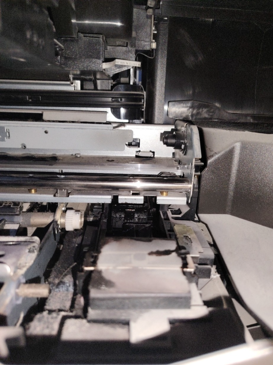 Engineer Servicing HP DesignJet T730