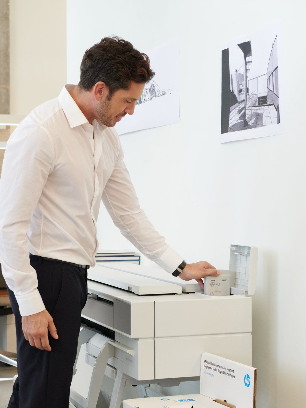 HP DesignJet T950 MFP printing and scanning plans in an engineering office