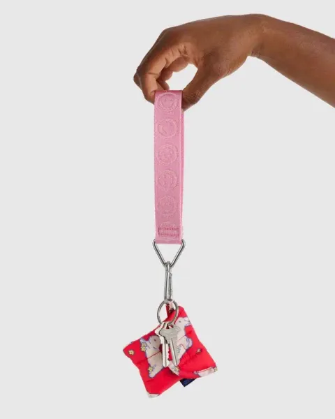BAGGU_Logo_Keychain_Webbing_Happy_Pink_03_Keep___Kind