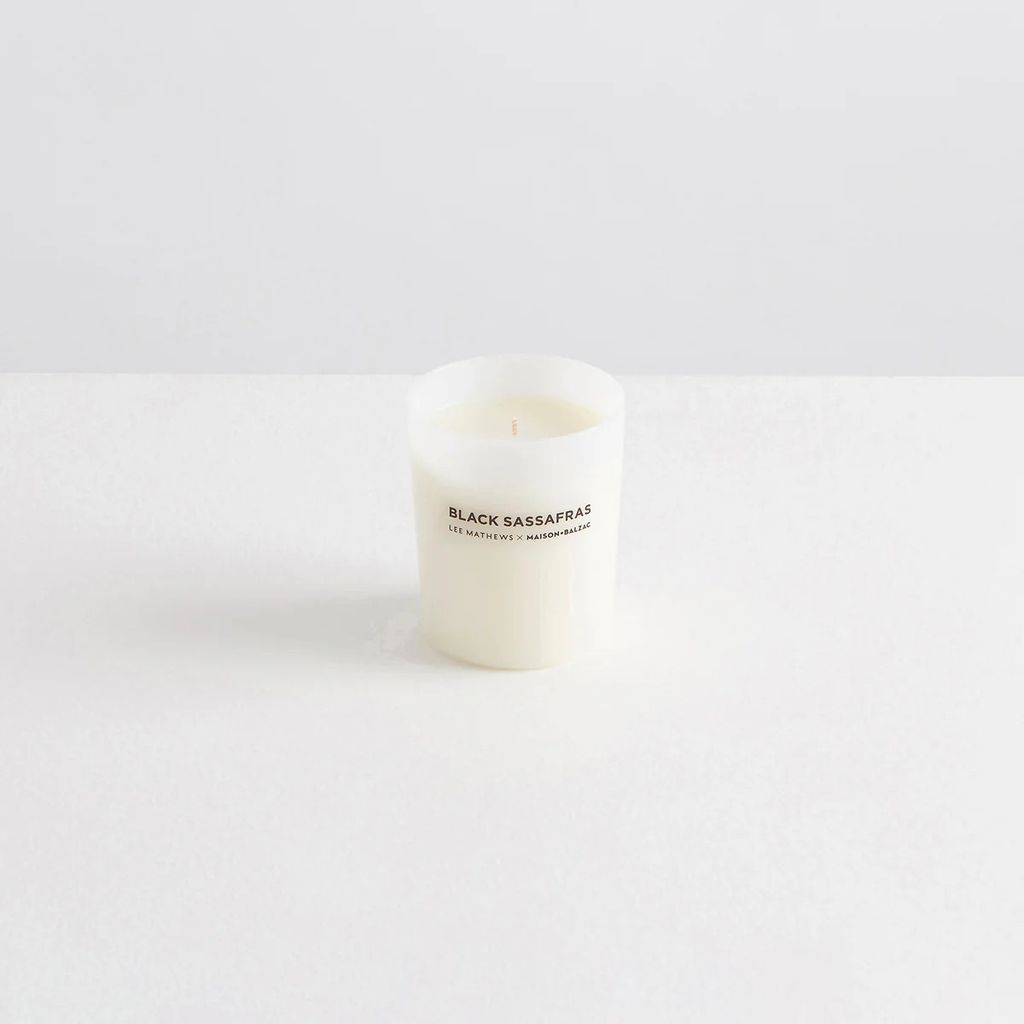MaisonBalzac_LargeCandle_BlackSassafras_2_608d59dc-1a01-4d47-aaf4-6b8ca2e74423_1200x