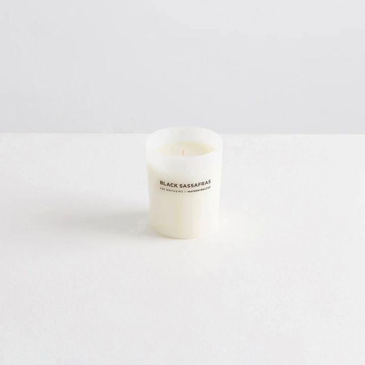 MaisonBalzac_LargeCandle_BlackSassafras_2_608d59dc-1a01-4d47-aaf4-6b8ca2e74423_1200x