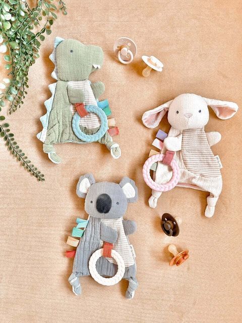 Itzy-Ritzy-Bitzy-Crinkle-Sensory-Toy-With-Teether-all