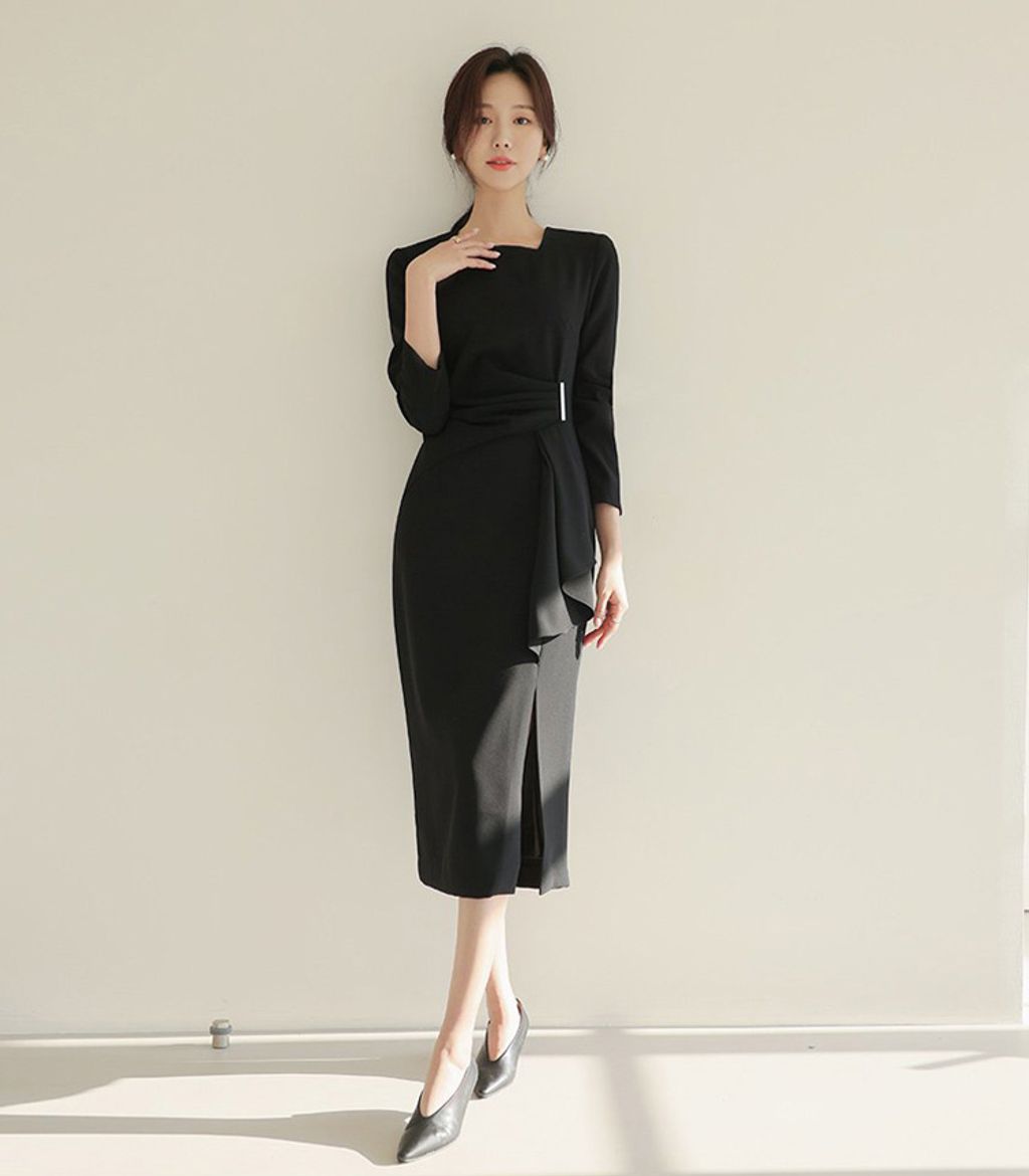 Black Square Collar Mid-length Shirred Waist Slit Dress