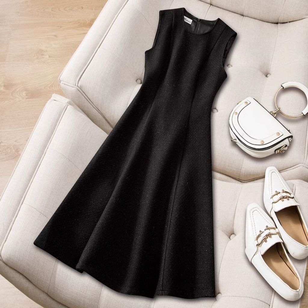 Sleeveless Round Neck Mid Length Dress-Black color