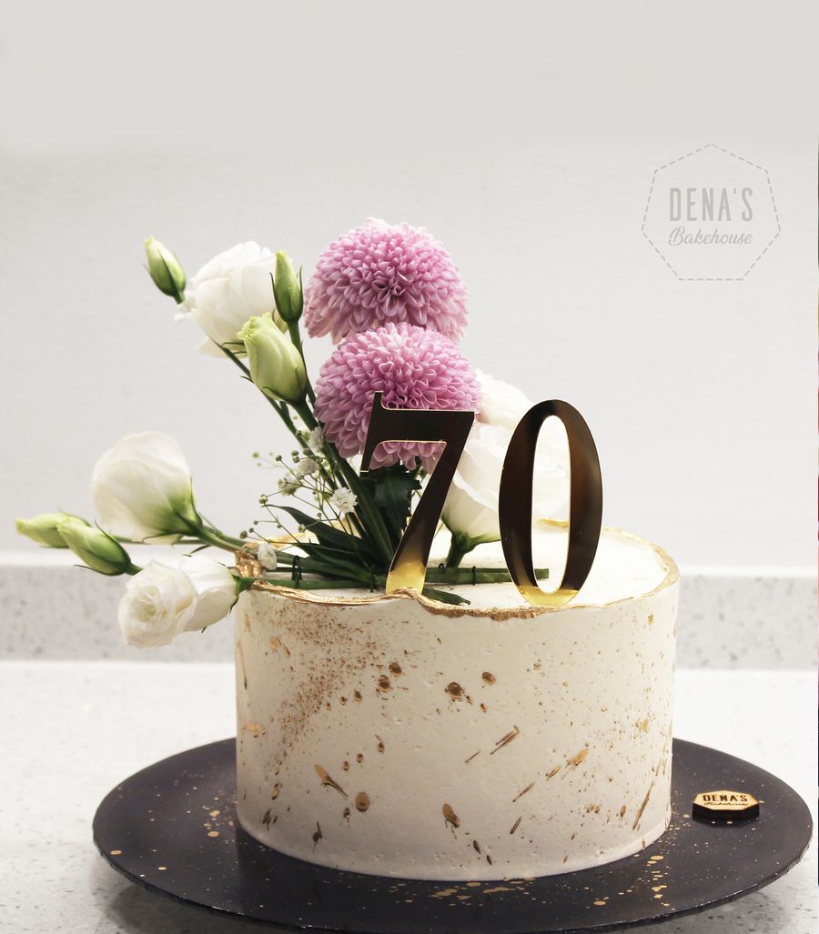 Dena's Bakehouse | CUSTOM CAKES