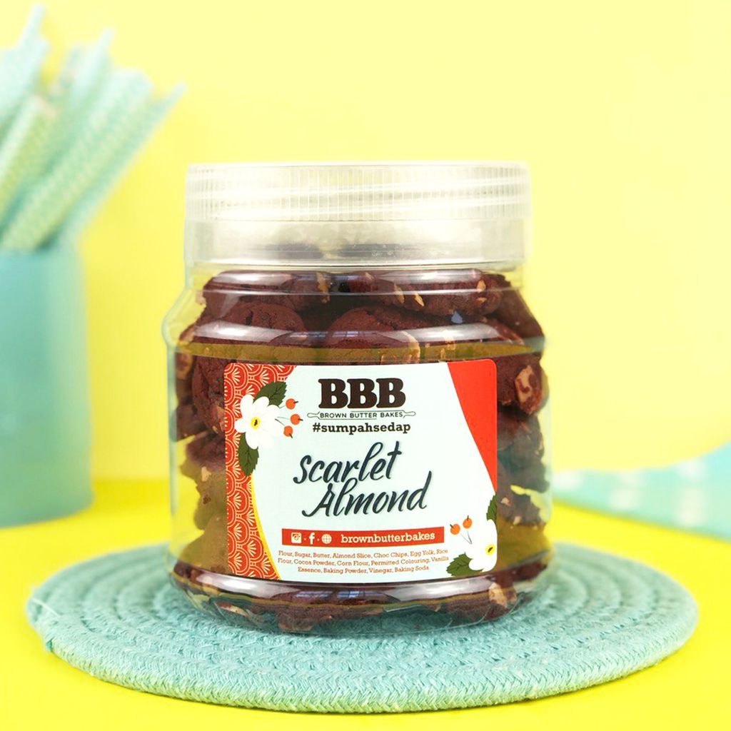 Scarlet-Almond-bottle.jpg