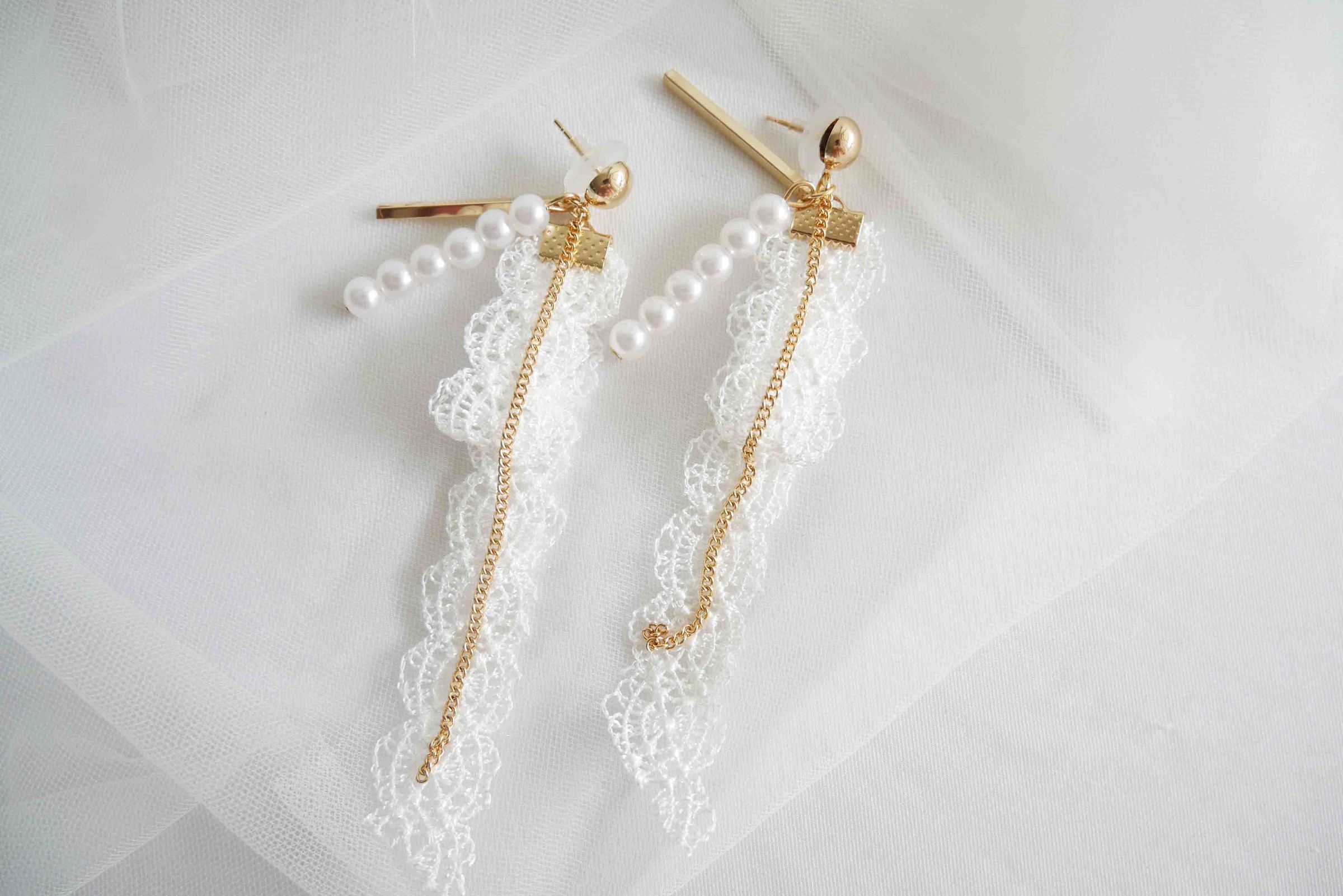 Lace Earrings With Pearl In White Tiwi S Fashion Accessories Lace Earrings With Pearl In White