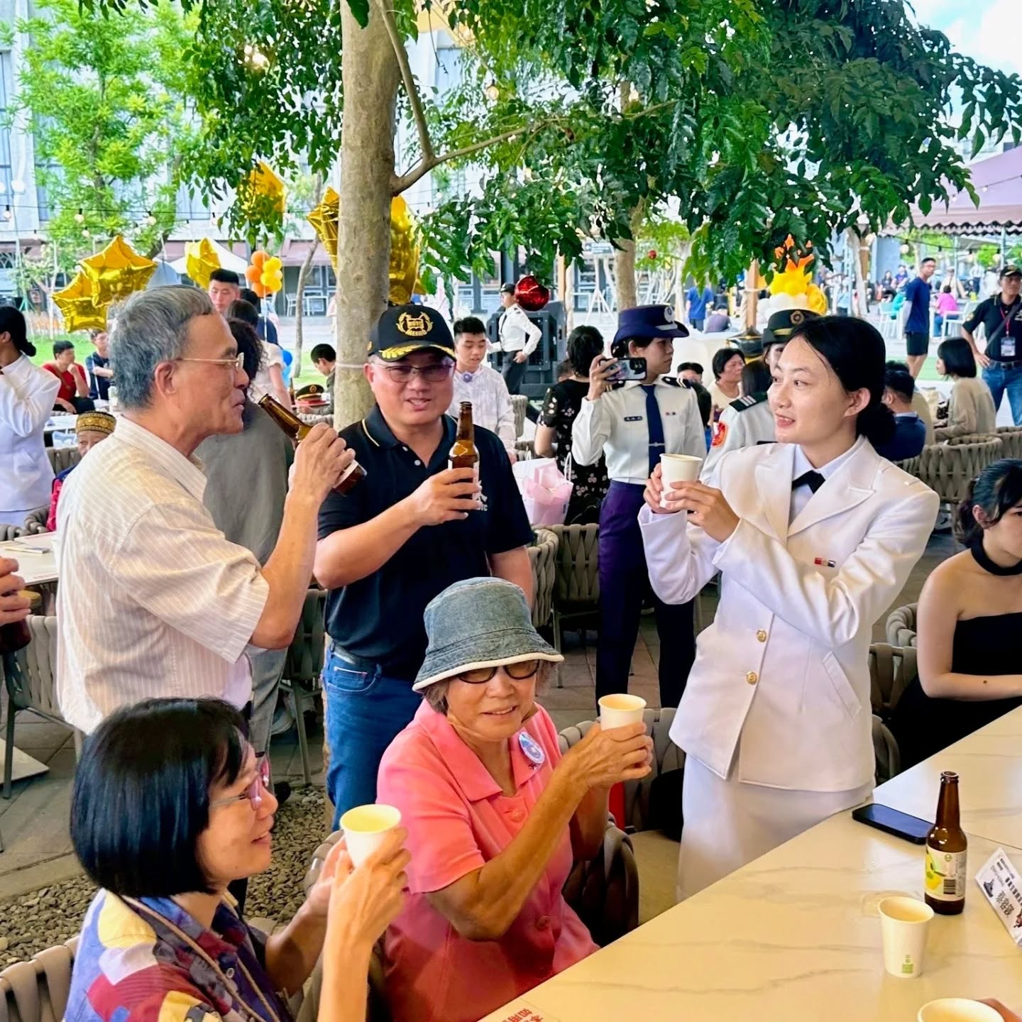 恭喜美和科技大學ROTC教育中心畢業生,要好好保衛我們的國家喔!2