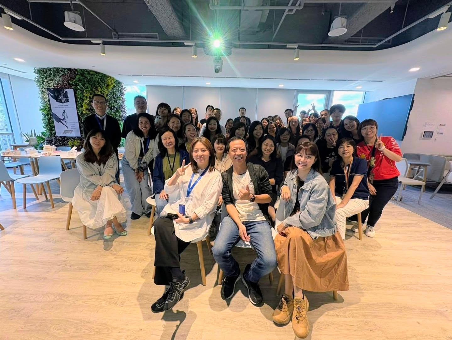 今天,我們帶著格外農品的故事,以及南部當季的香甜,來到了羅氏大藥廠,和一群熱情的夥伴們分享了一場有滋有味的ESG講座!2