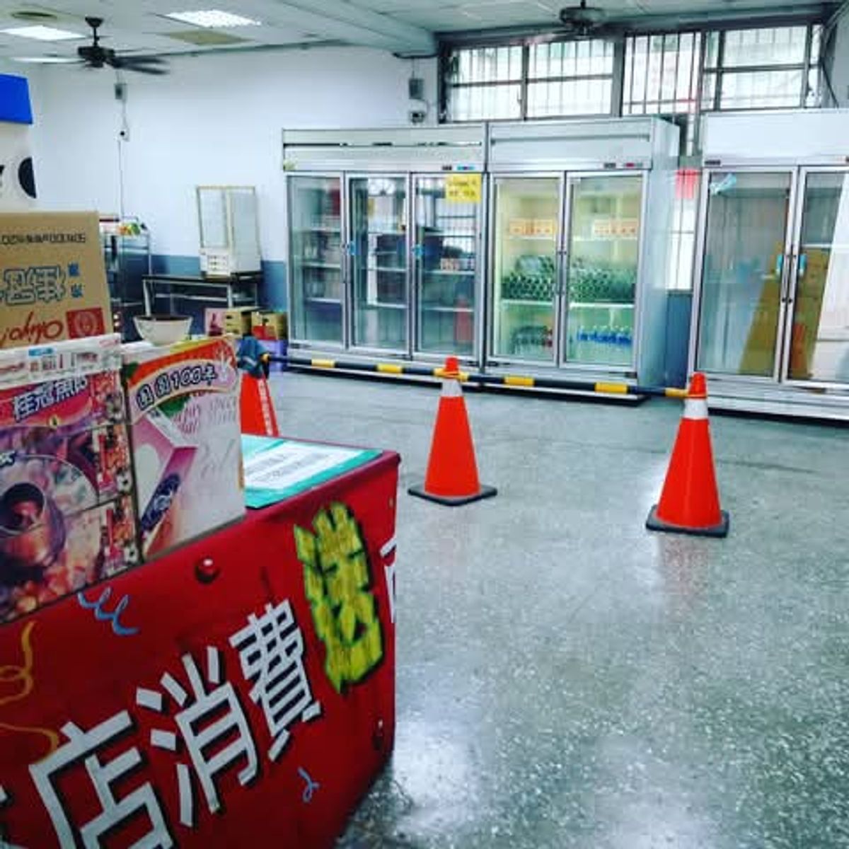 進駐在學校那麼久，今天終於滿懷期待去逛福利社