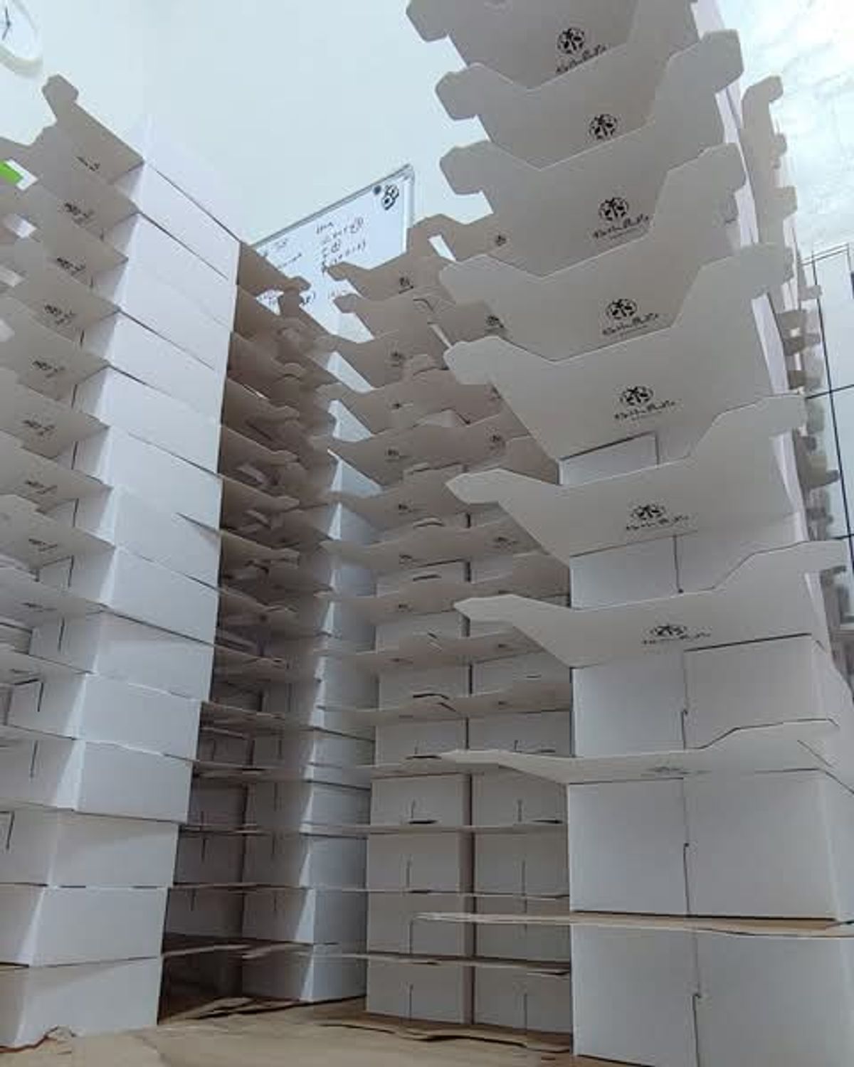 這不是新建案，這是準備要出貨的禮盒大樓