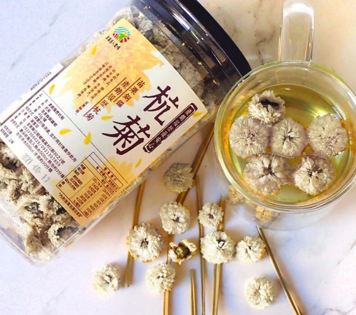 杭菊花茶還是紅烏龍茶？睡前想喝茶的人怎麼選一次看懂