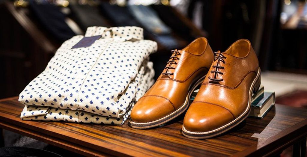 MENGENAL BAHAN SEPATU DAN CARA MERAWATNYA