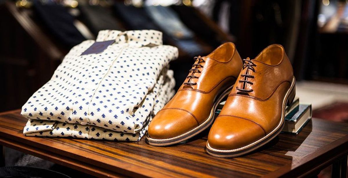 MENGENAL BAHAN SEPATU DAN CARA MERAWATNYA