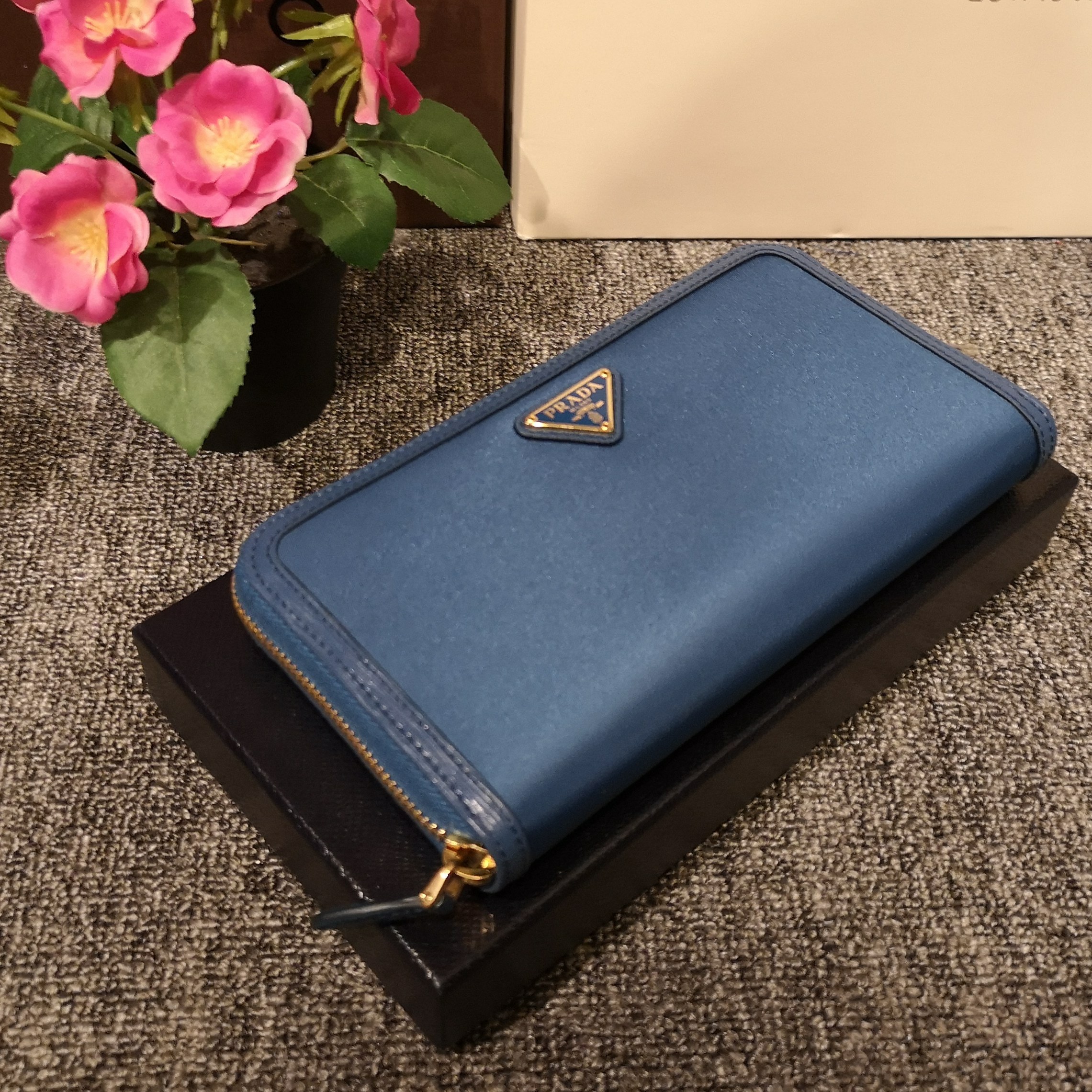 NEW) Prada 1ML506 Tessuto Zippy Wallet (Cobalto) – Luxury Valley Branded  Bags KL