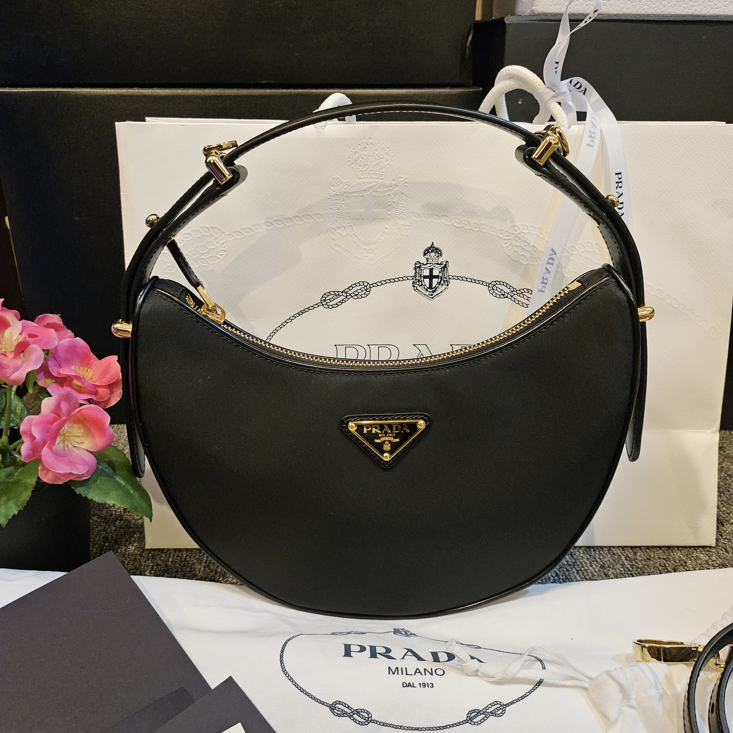 関税込 PRADA Black Re-Nylon and leather ArquA handbag Prada Arqué Re-Nylon Brushed Leather Bag (Black) – Luxury
