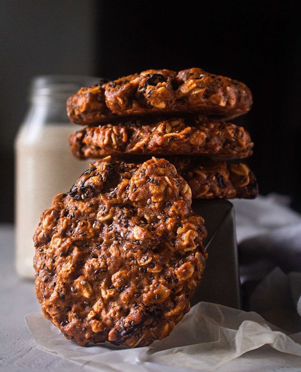 @eatwkriss' Vegan Oatmeal Raisin Chia Cookies