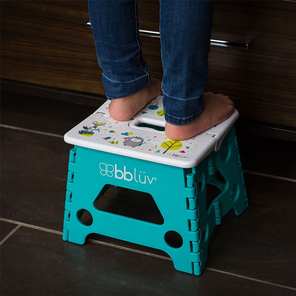 B0114A_-_STEP_-_Lifestyle_-_Focus_on_child_feet