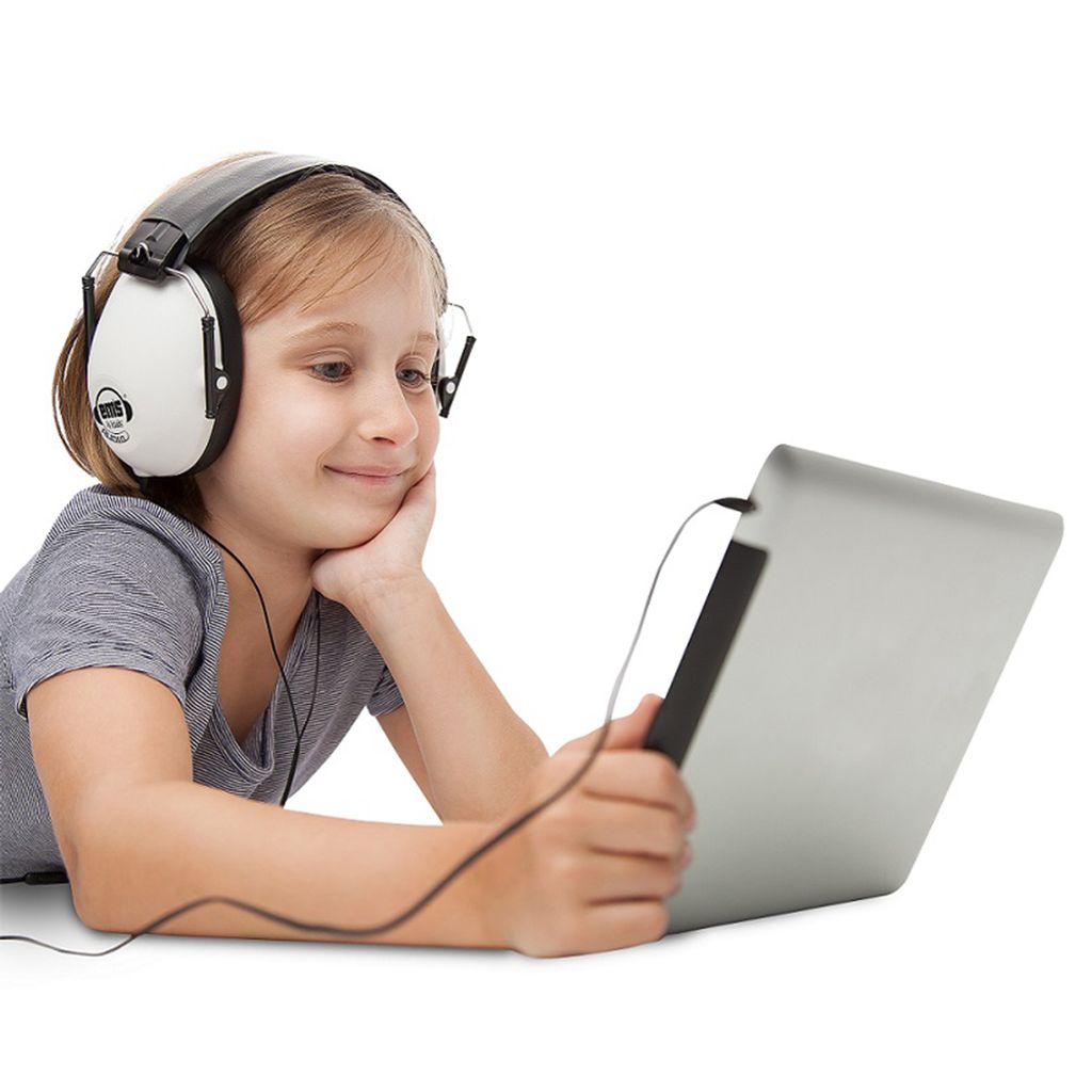 Em's_4_Kids_Audio_Headphones_iPad2.jpg