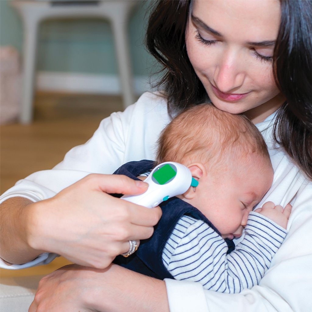 B0111 - ORA - Lifestyle - Thermometer used on baby ear