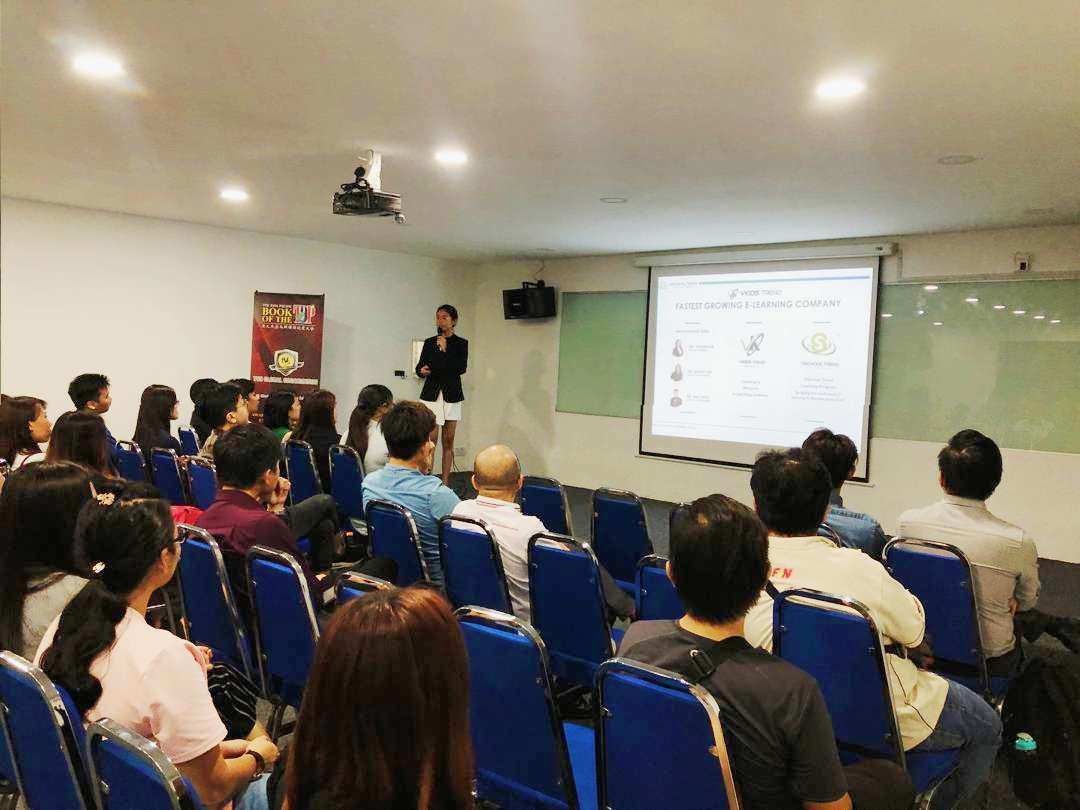 采访一位20岁的企业家,这是她在Vschool成功背后的真实故事。