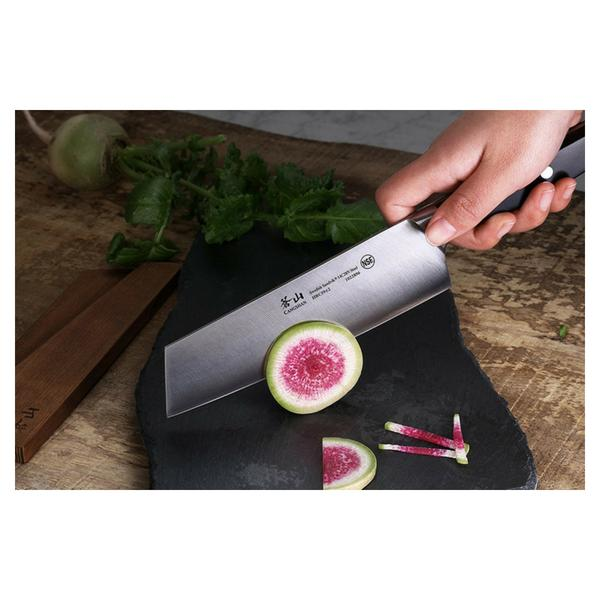 nakiri knife cutting fruit