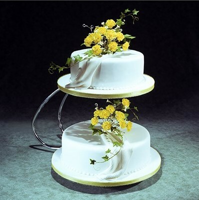 Two tier cake stand hi-res stock photography and images - Alamy