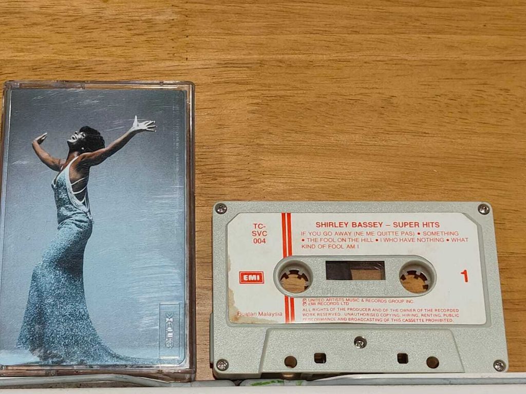 SHIRLEY BASSEY Super Hits CASSETTE TAPE