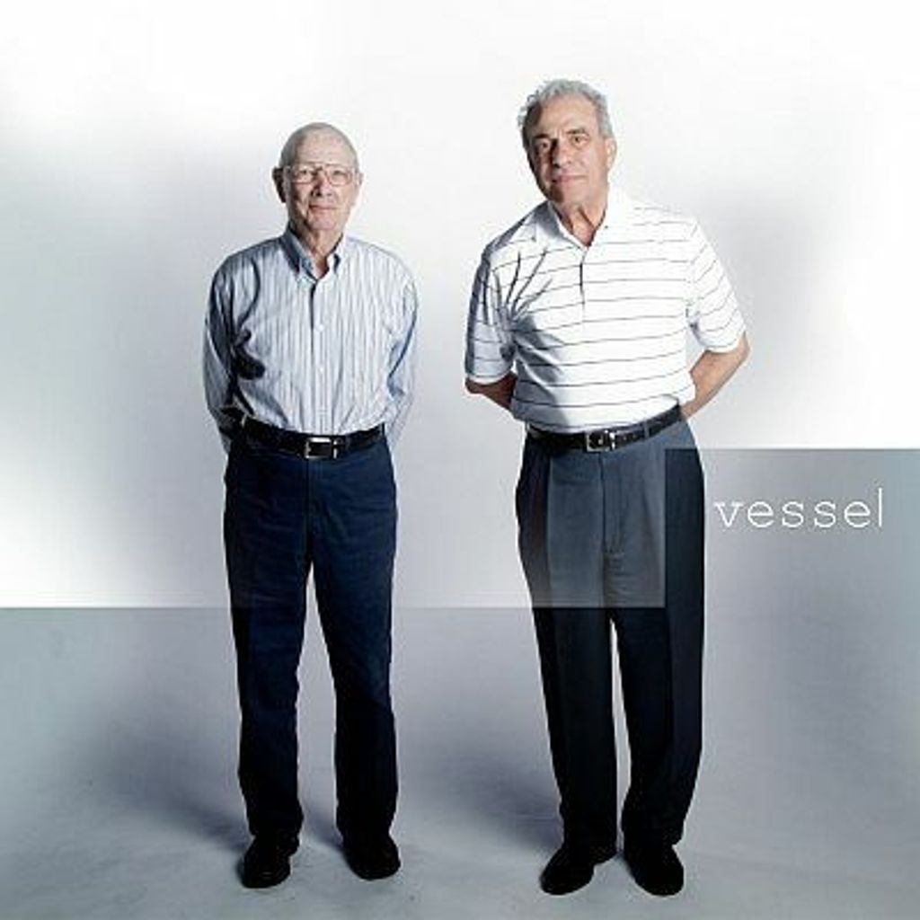 TWENTY ØNE PILOTS Vessel CD.jpg