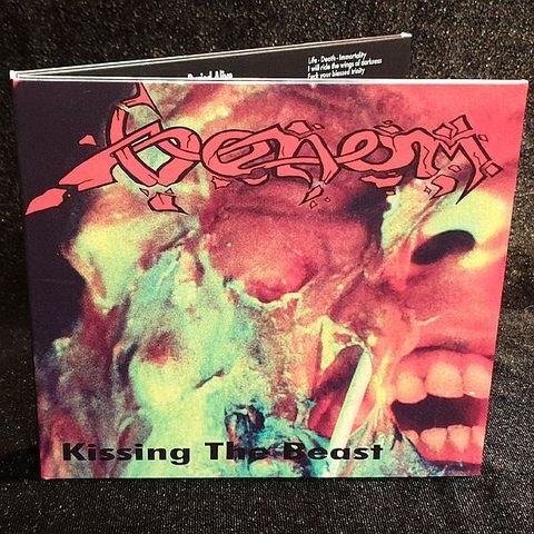 VENOM Kissing The Beast (Digipak) CD