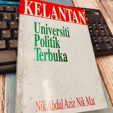KELANTAN Universiti Politik Terbuka (Nik Abdul Aziz Nik Mat)1