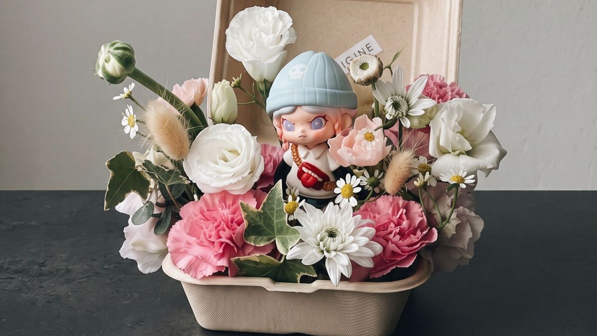 The Bento Bloom Box: A Sweet Surprise and Unique Floral Innovation by Lasorigine