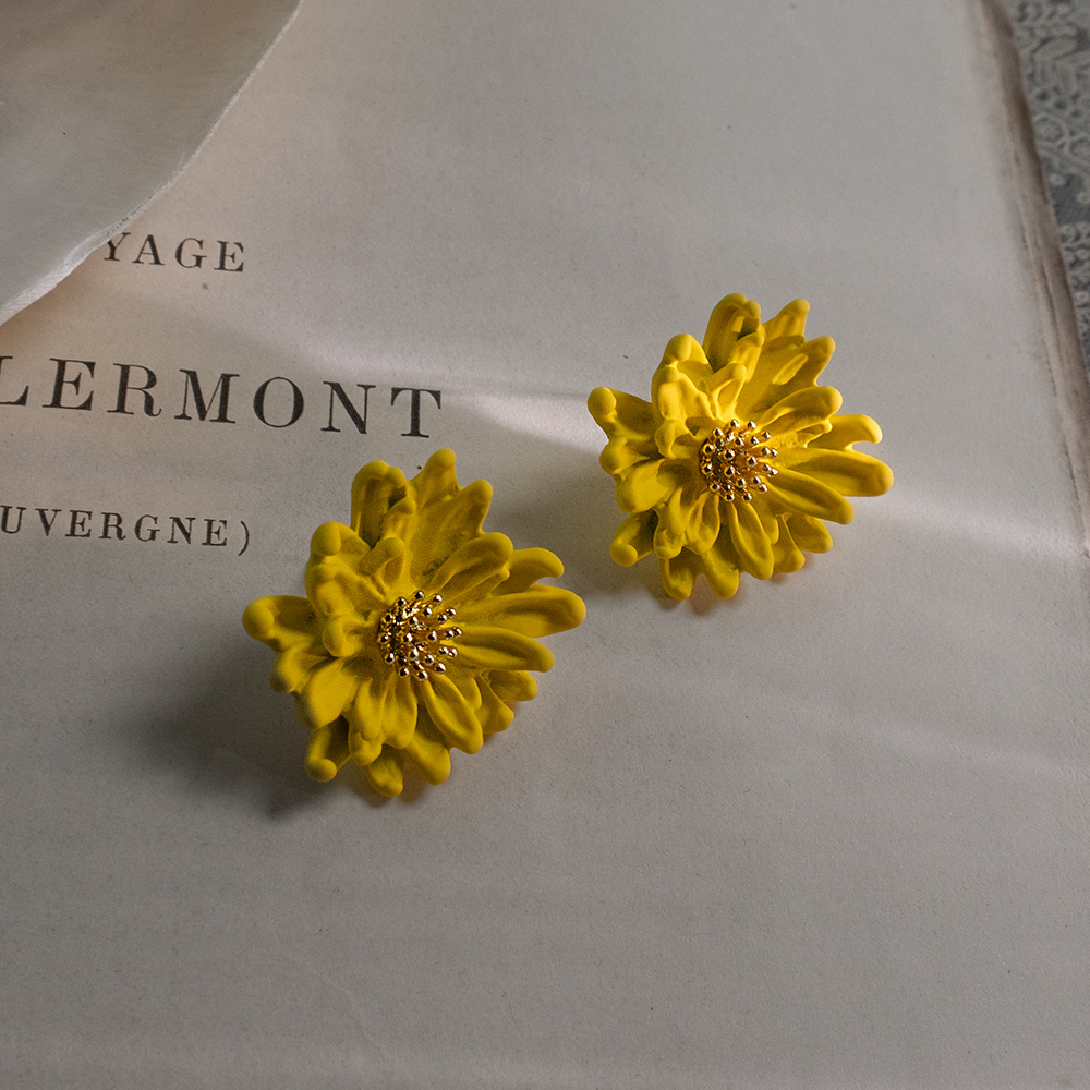 van-gogh-yellow-daisy-vintage-earrings